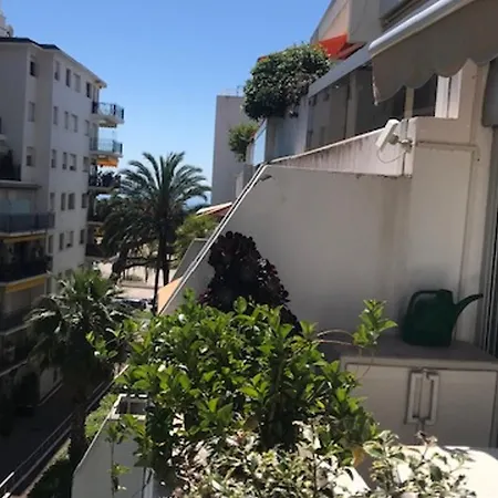 2p Calme Avec Piscine Et Parking - Terrasse, Proche Plages Et Centre De - Fr-1-196-239 * Мантон